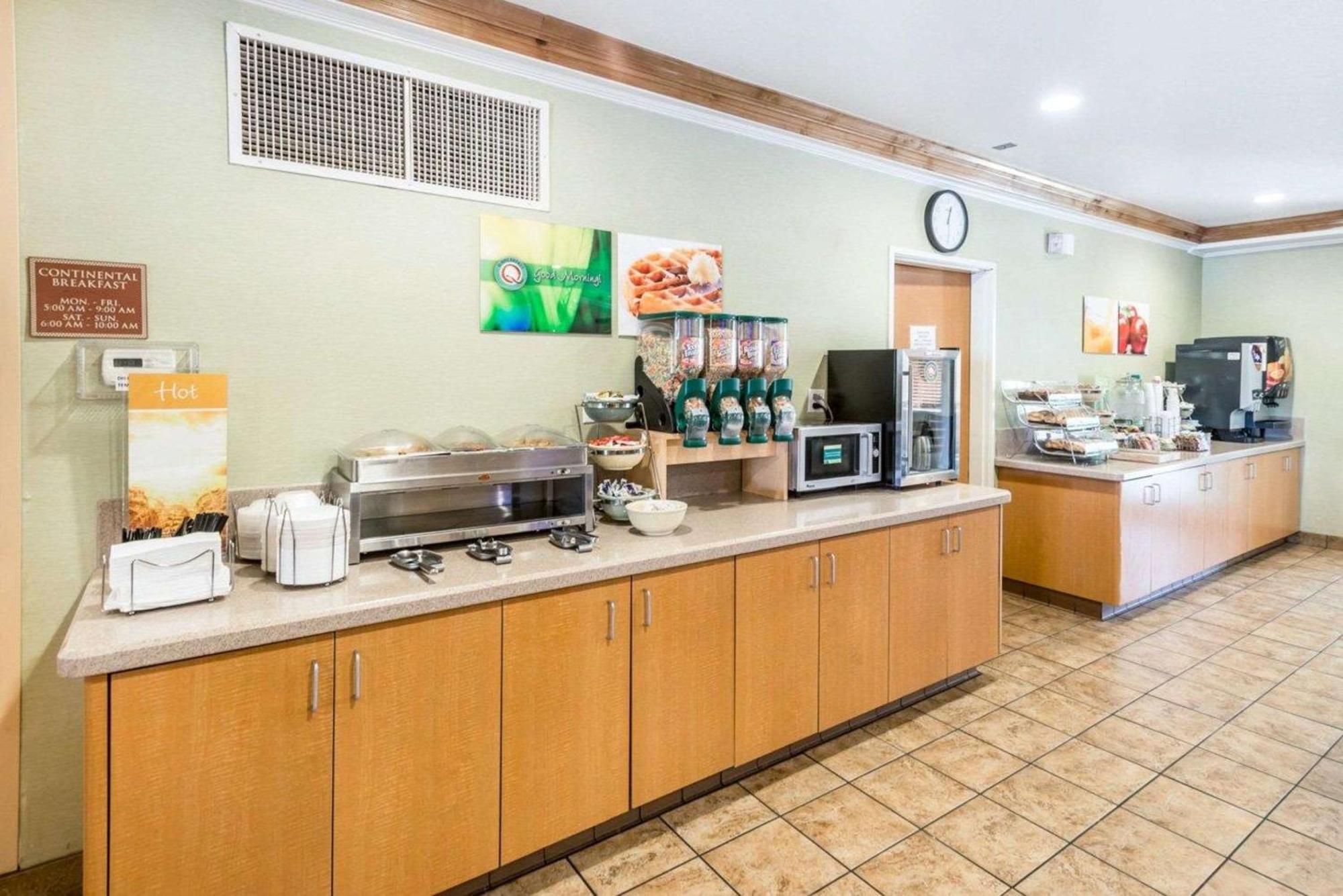 Quality Inn & Suites Denver International Airport Екстер'єр фото