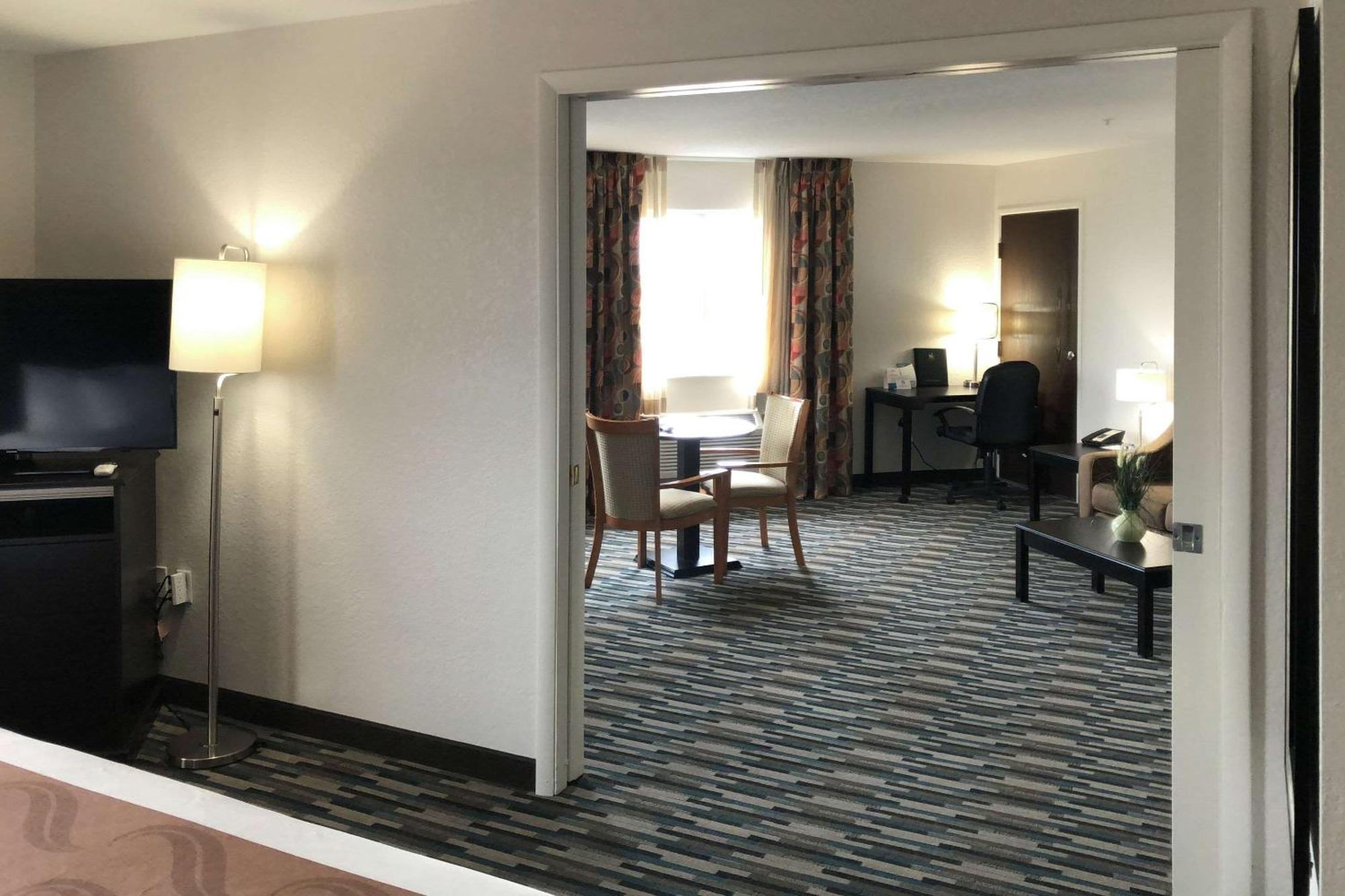 Quality Inn & Suites Denver International Airport Екстер'єр фото