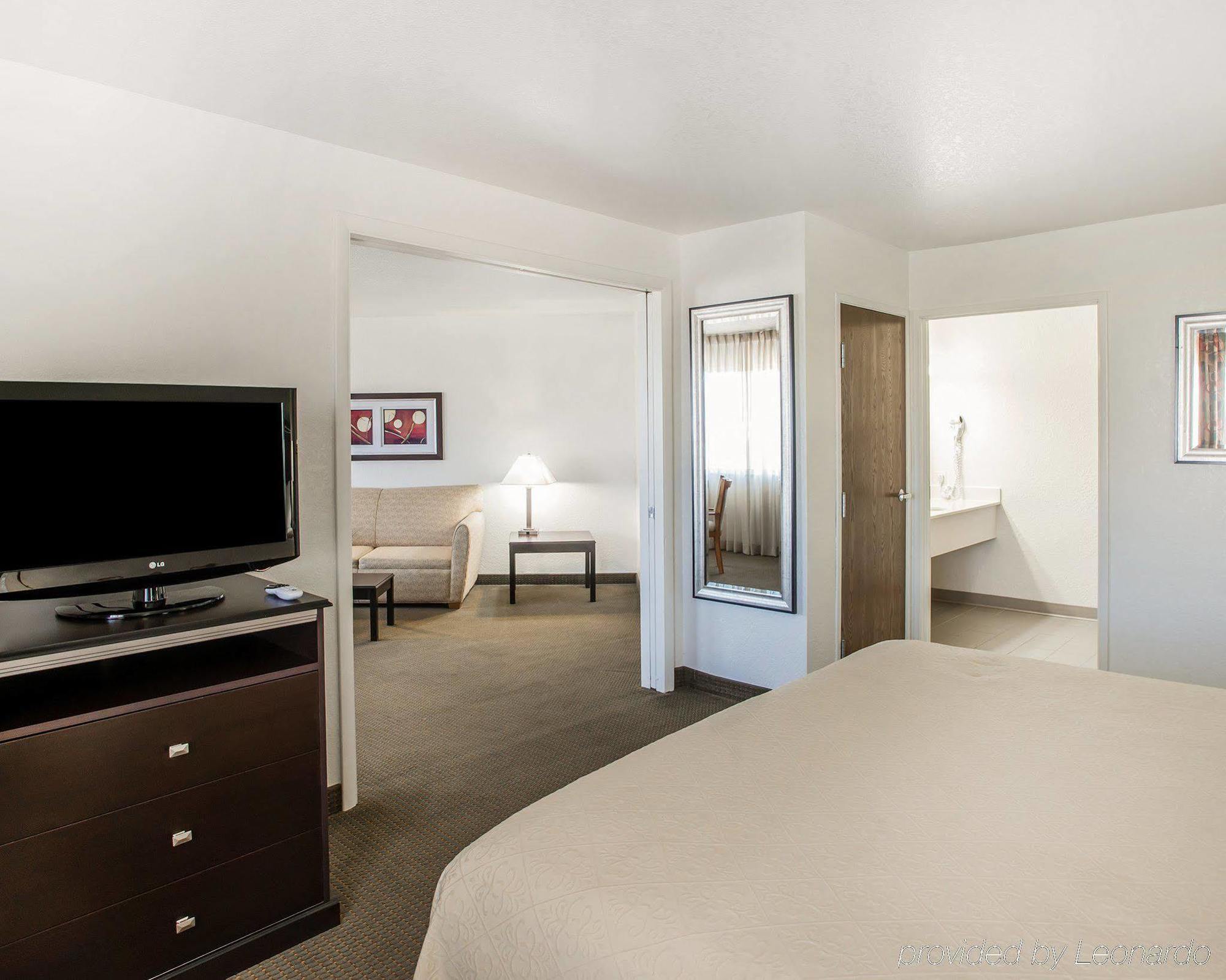Quality Inn & Suites Denver International Airport Екстер'єр фото
